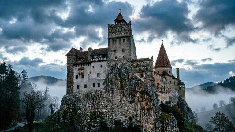 Castelul Bran — adevărul despre castelul lui „Dracula”